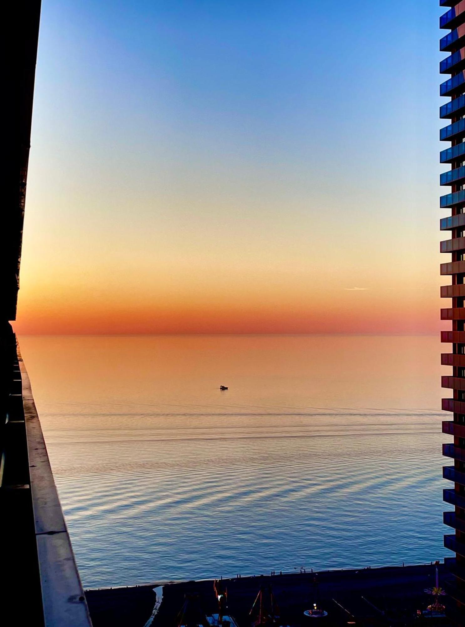 Sky Apartments Batumi Ngoại thất bức ảnh